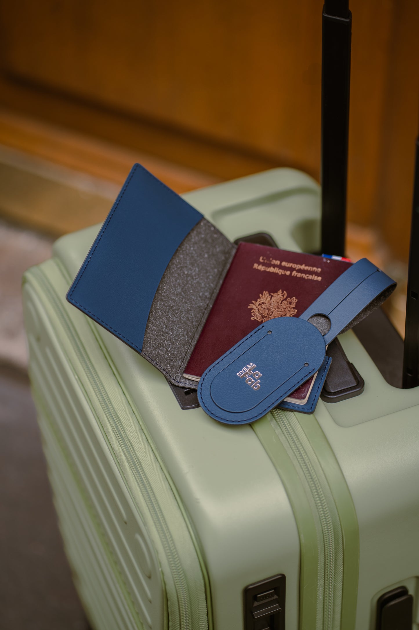 PORTE PASSEPORT CLASSIQUE Olivian
