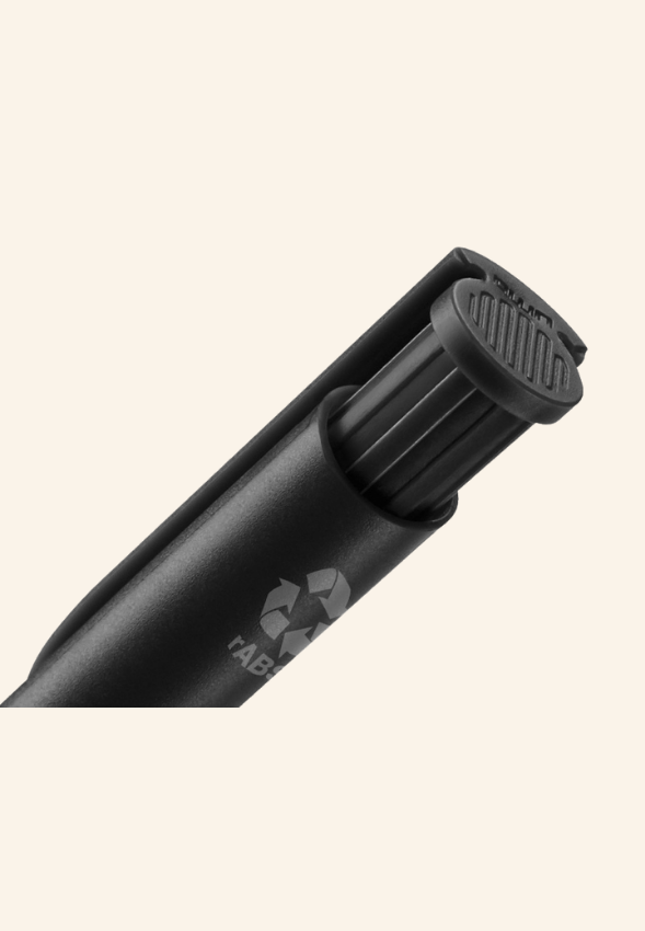 Stylo bille rétractable mat en plastique recyclé Évrard