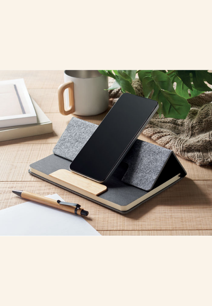 Coffret carnet A5 en feutre rPET avec support téléphone Férélie