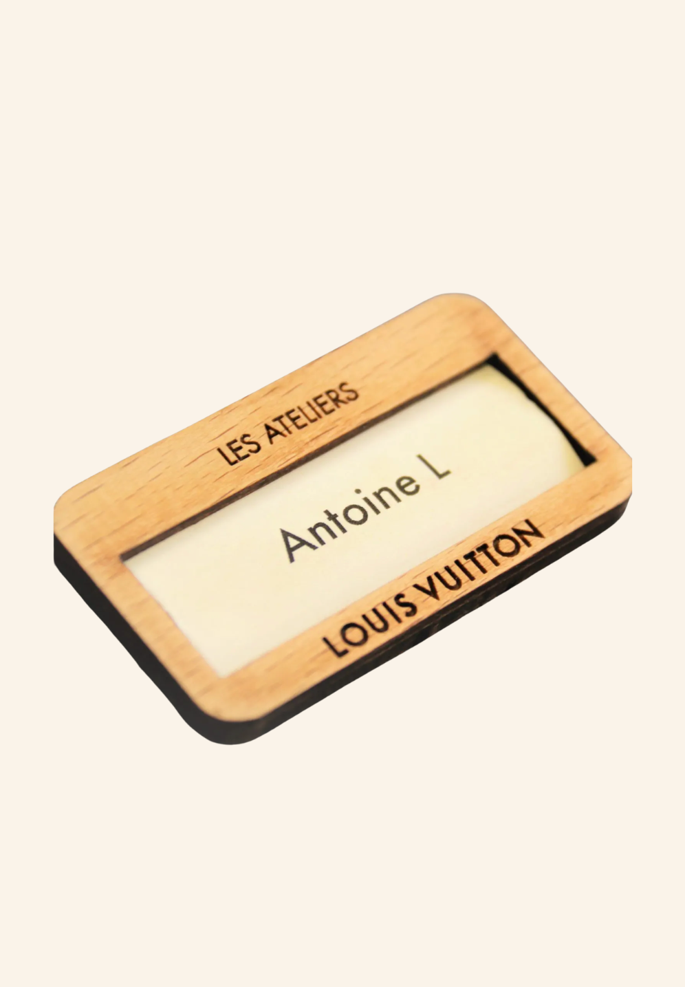 Badge nominatif en bois aimanté LÉO