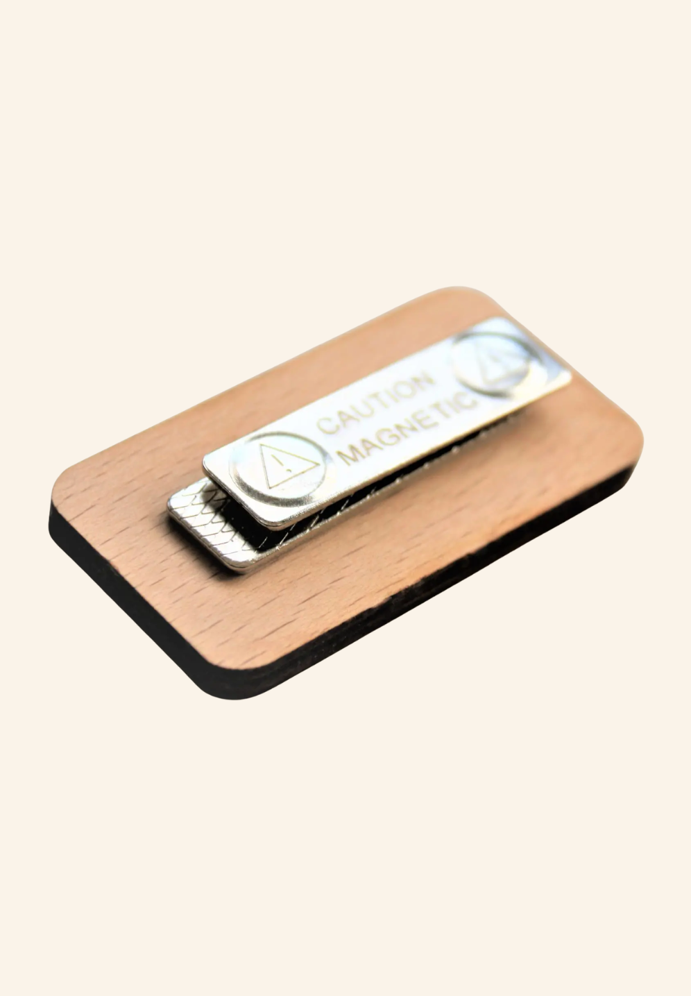 Badge nominatif en bois aimanté LÉO