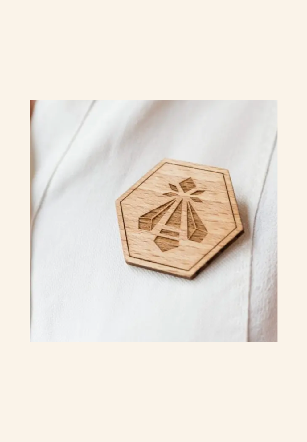 Badge en bois sur mesure broche NOÉ