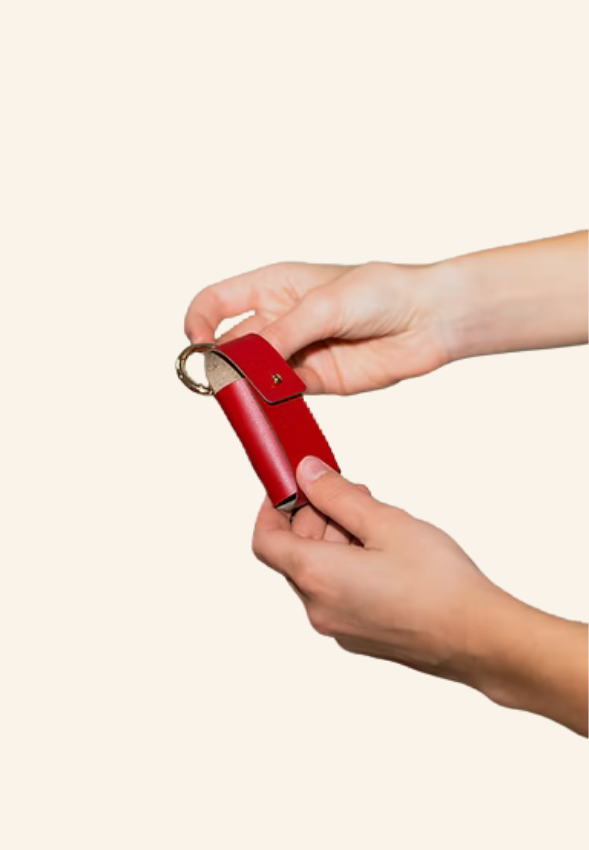 ETUI en chute de cuir et latex naturel certifié ROUGE à lèvres anouck