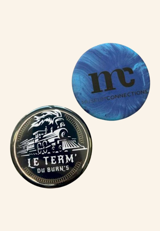 Décapsuleur magnet personnalisé en métal rond de 56 mm, vu de face avec son visuel imprimé