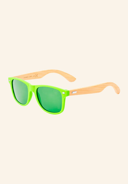 Lunettes de soleil à monture vert clair et branches en bambou