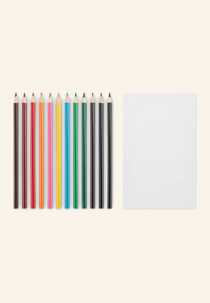 Set de coloriage vu de côté, tranche et crayons
