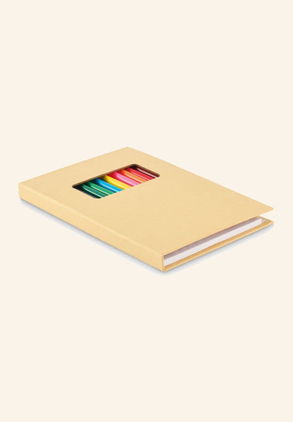 Détail des 12 crayons de couleur en bois du set